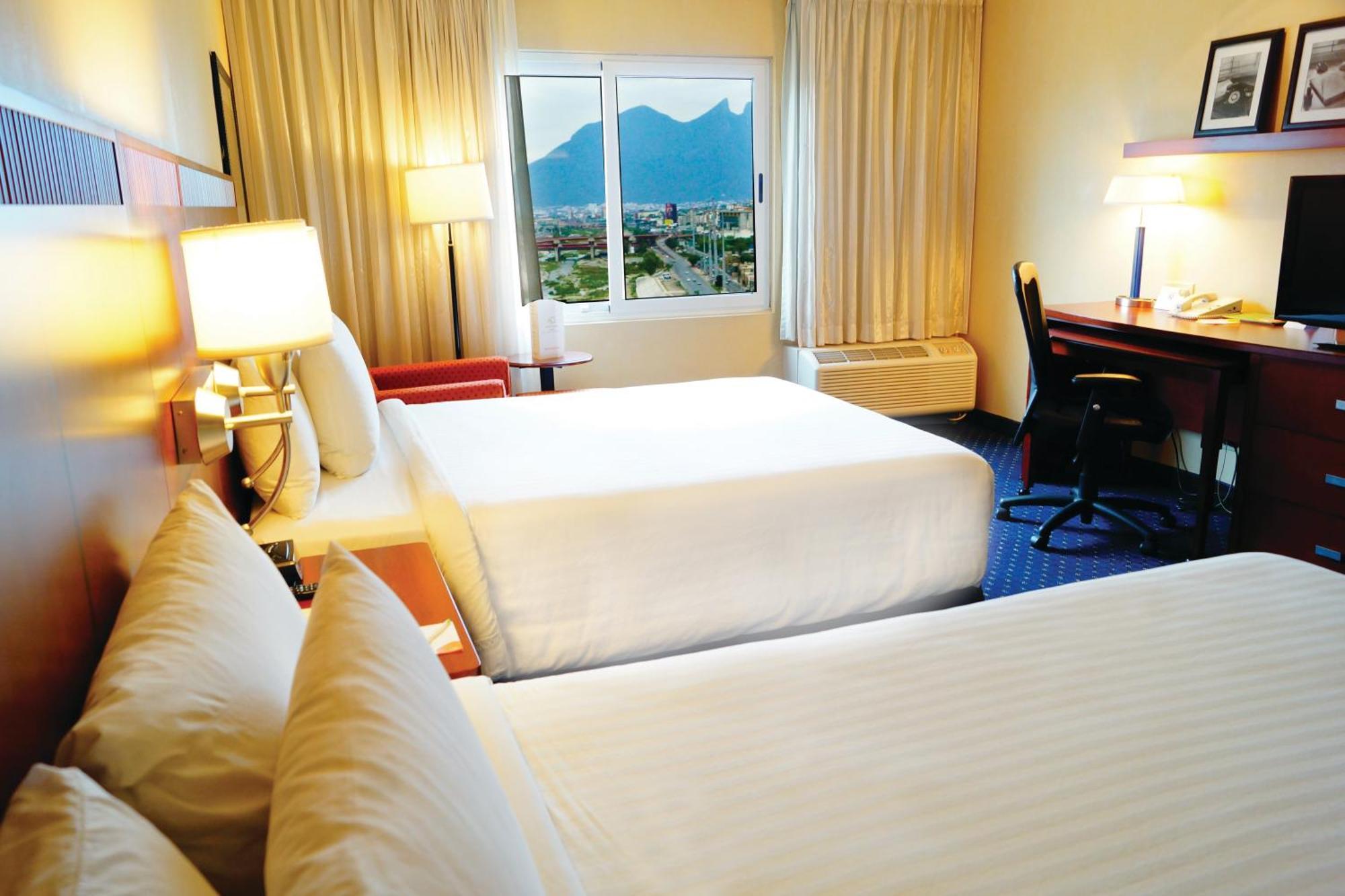 Hotel Courtyard San Jeronimo 4*
